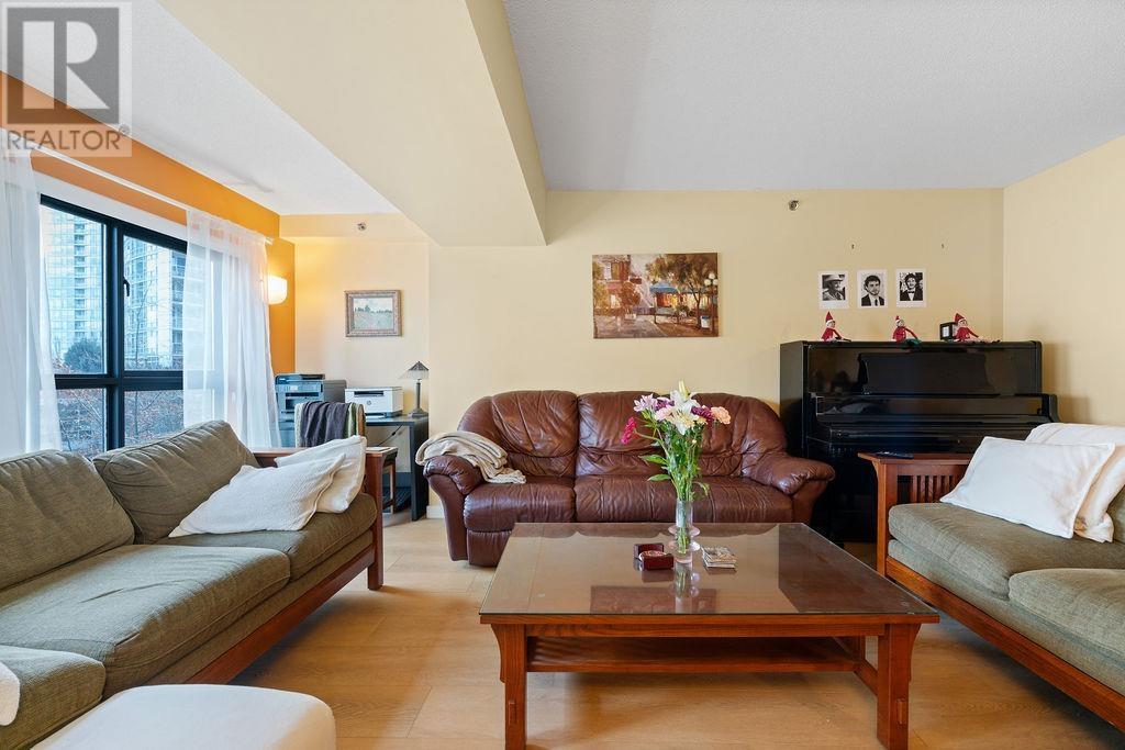 404 238 Alvin Narod Mews, Vancouver, British Columbia  V6B 5Z3 - Photo 2 - R2973238