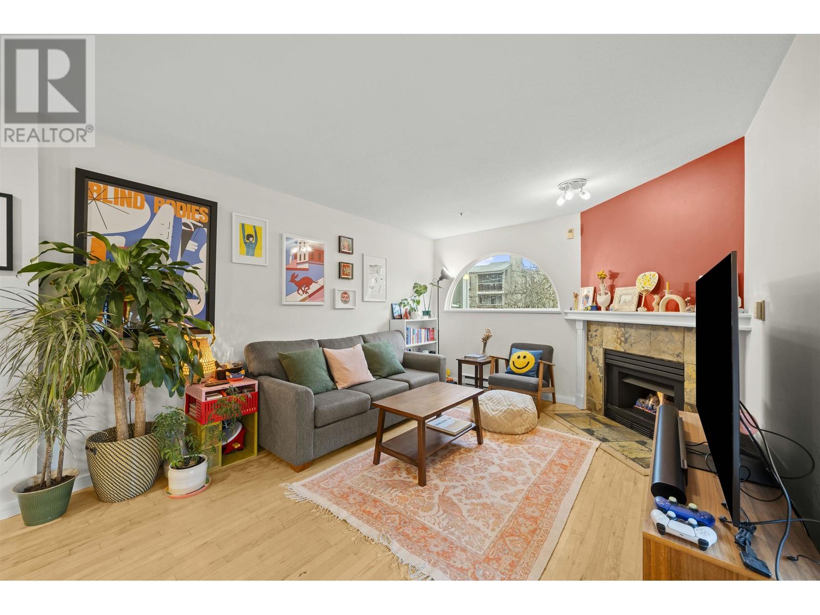 201 1868 W 8th Avenue, Vancouver, British Columbia  V6J 5G3 - Photo 3 - R2973295