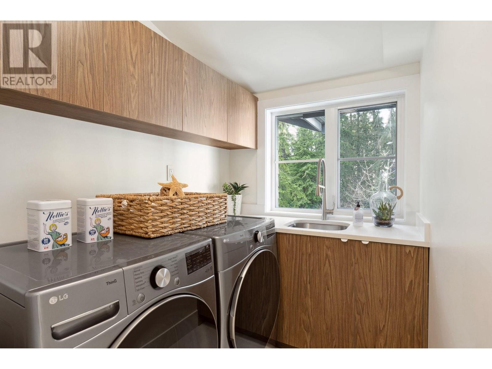 3533 Anne Macdonald Way, North Vancouver, British Columbia  V7G 2S7 - Photo 31 - R2973243