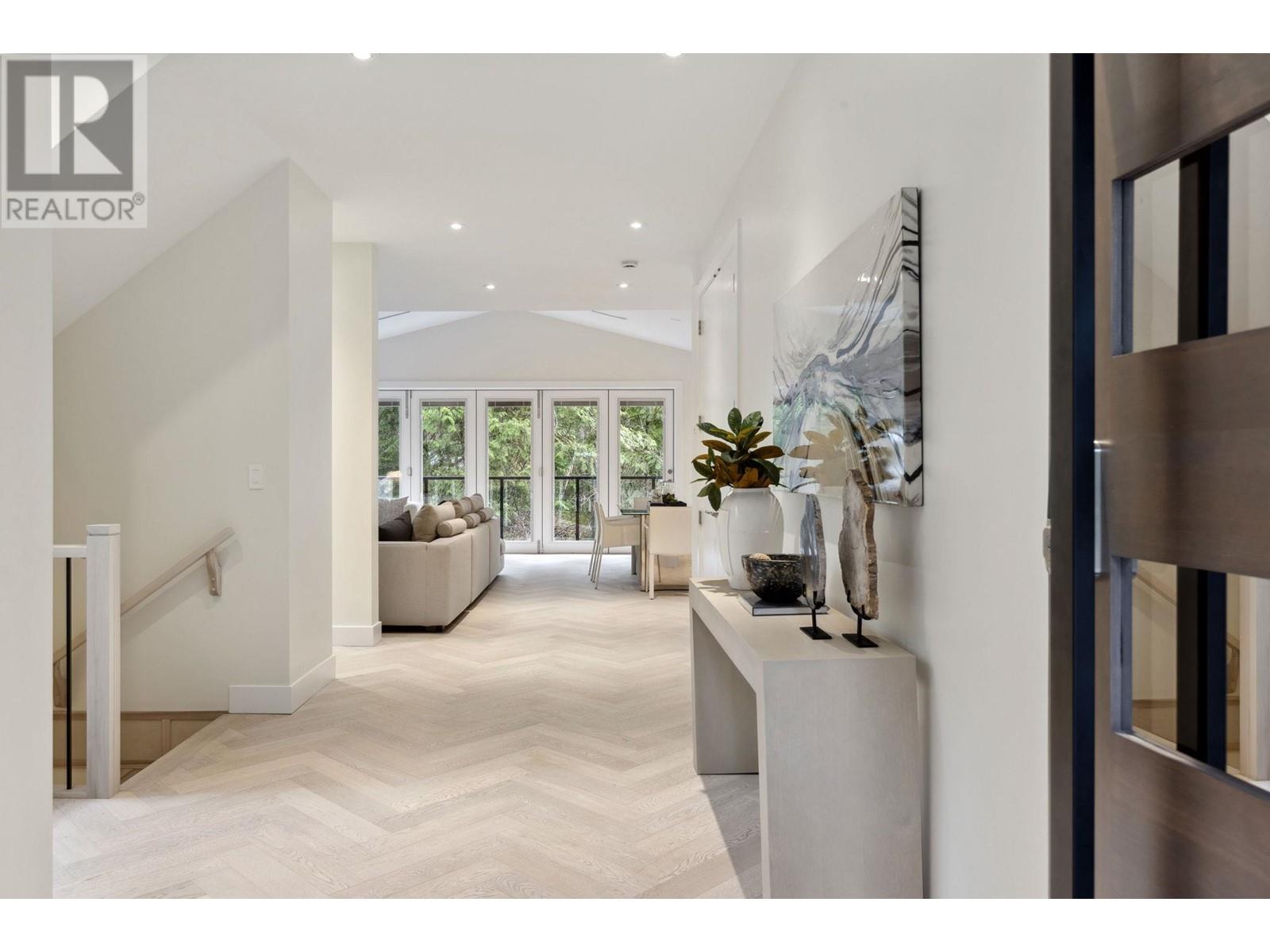 3533 Anne Macdonald Way, North Vancouver, British Columbia  V7G 2S7 - Photo 4 - R2973243