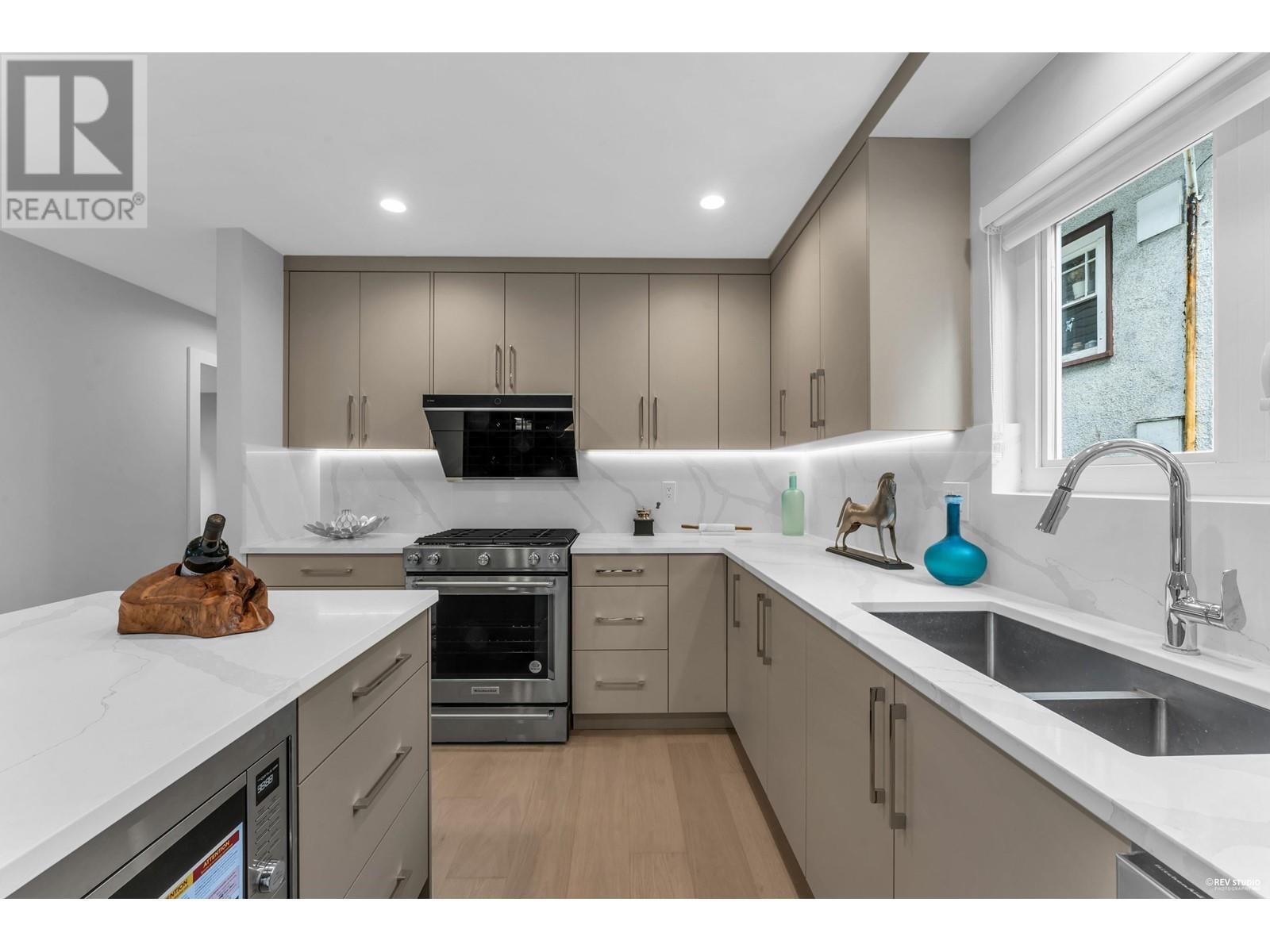 2052 W 44th Avenue, Vancouver, British Columbia  V6M 2E9 - Photo 7 - R2973258