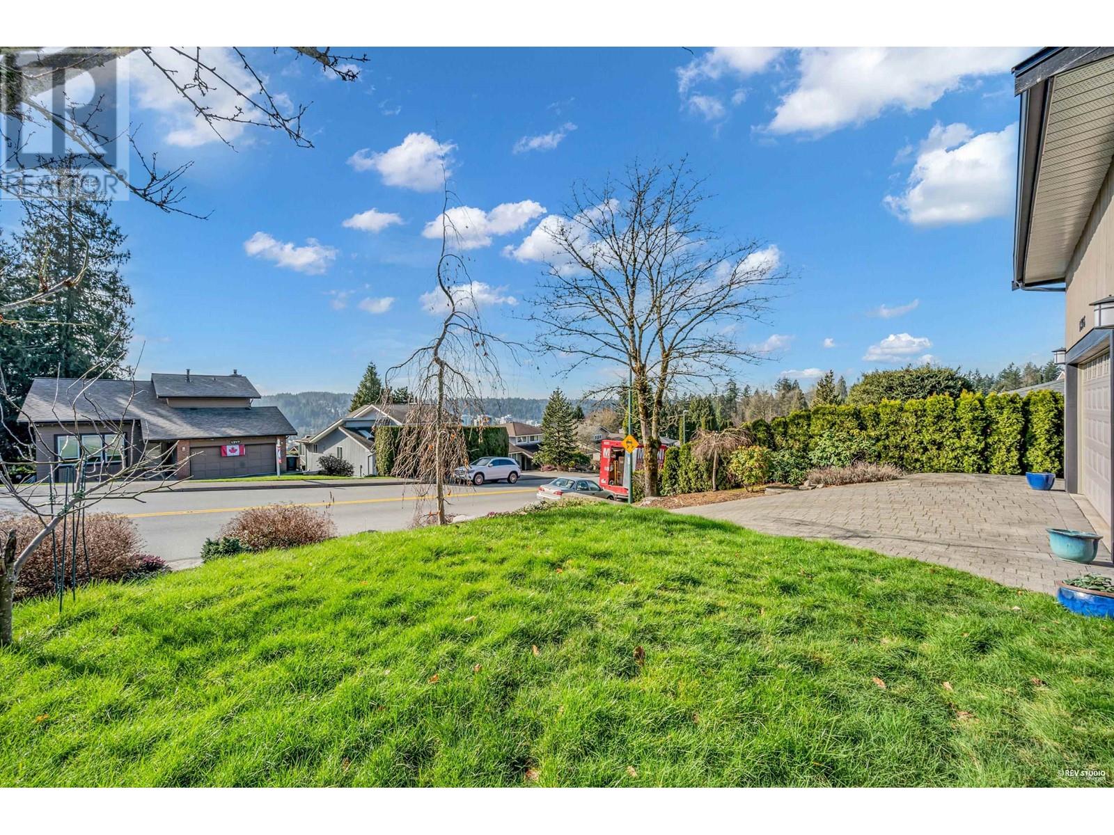 1346 Lansdowne Drive, Coquitlam, British Columbia  V3E 1K6 - Photo 32 - R2973259