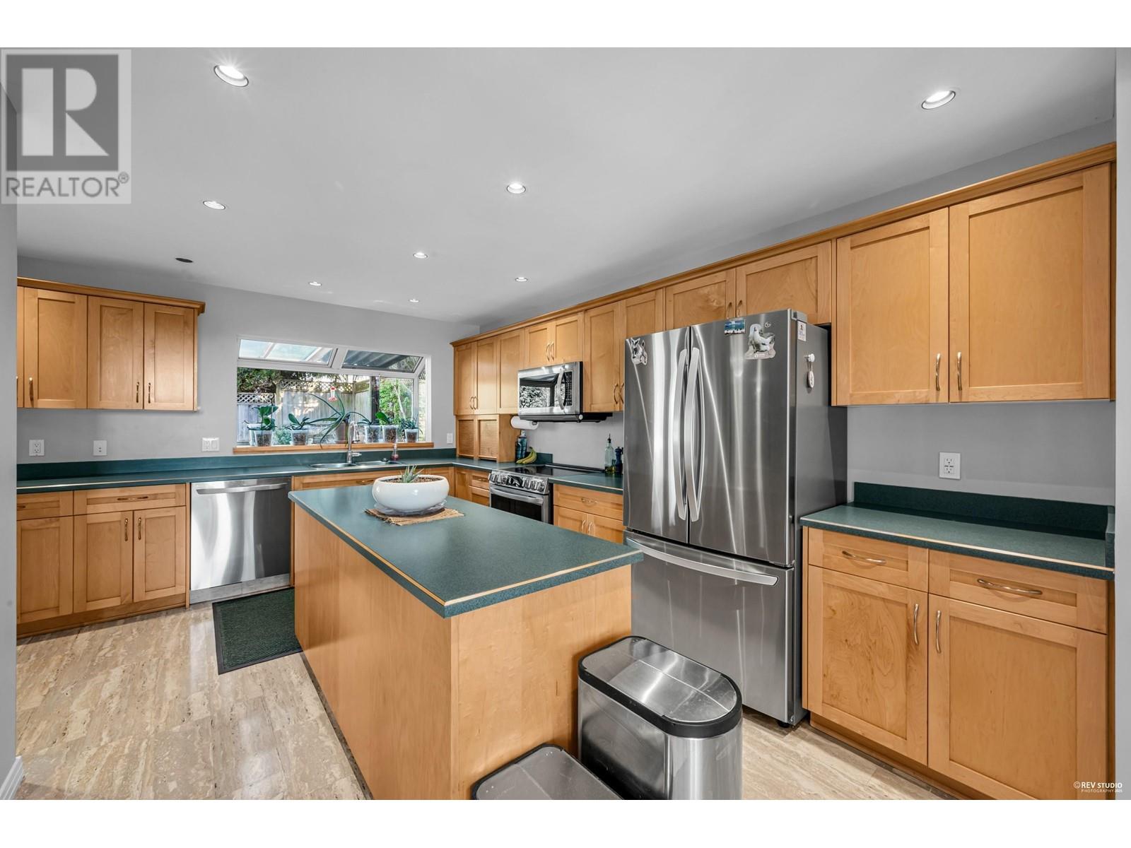 1346 Lansdowne Drive, Coquitlam, British Columbia  V3E 1K6 - Photo 5 - R2973259