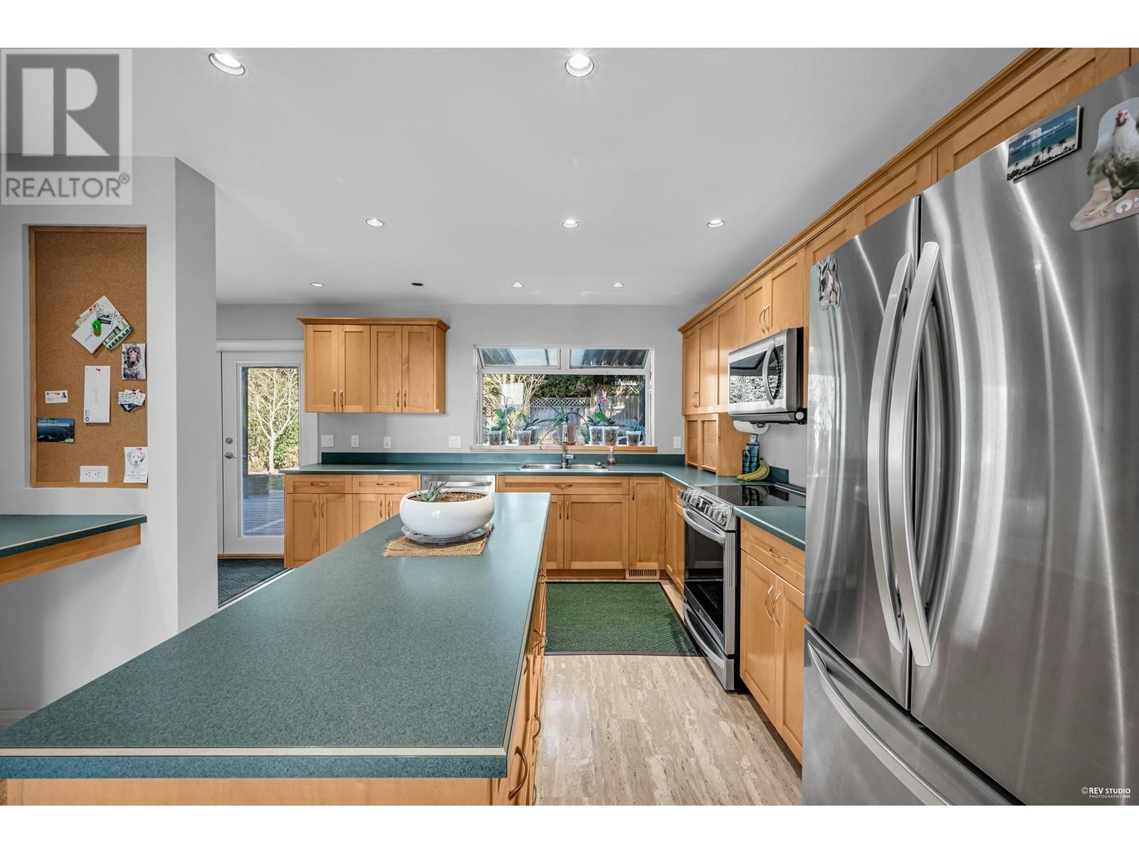 1346 Lansdowne Drive, Coquitlam, British Columbia  V3E 1K6 - Photo 6 - R2973259