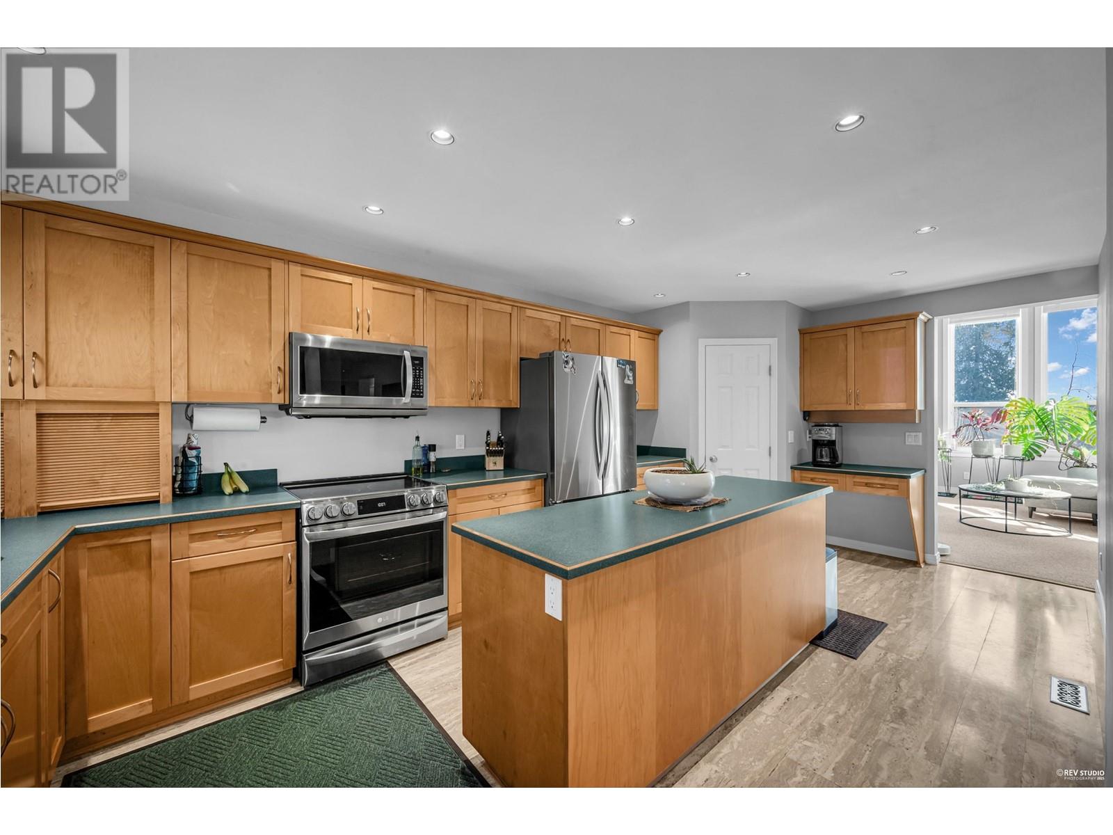 1346 Lansdowne Drive, Coquitlam, British Columbia  V3E 1K6 - Photo 7 - R2973259