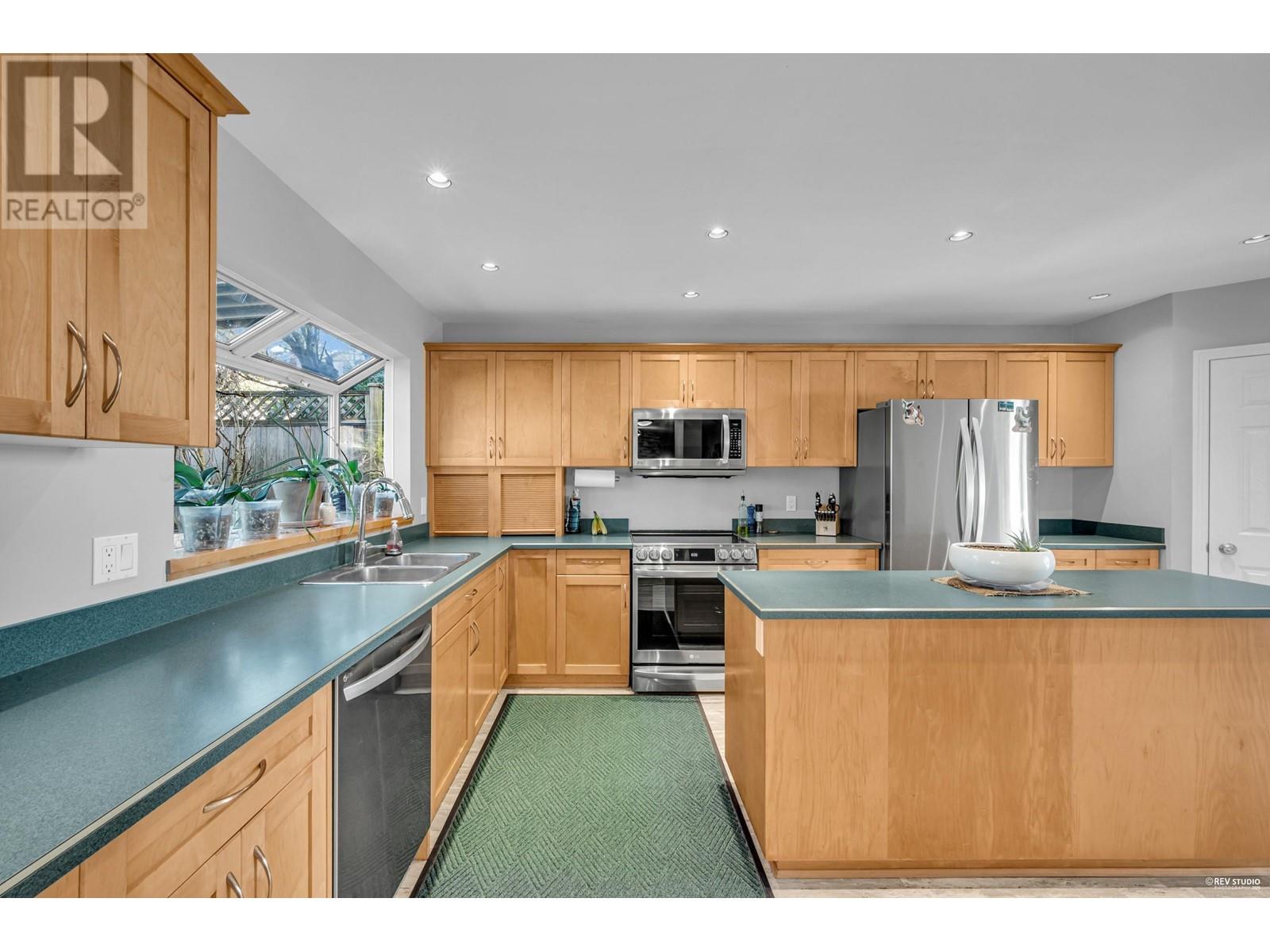 1346 Lansdowne Drive, Coquitlam, British Columbia  V3E 1K6 - Photo 8 - R2973259