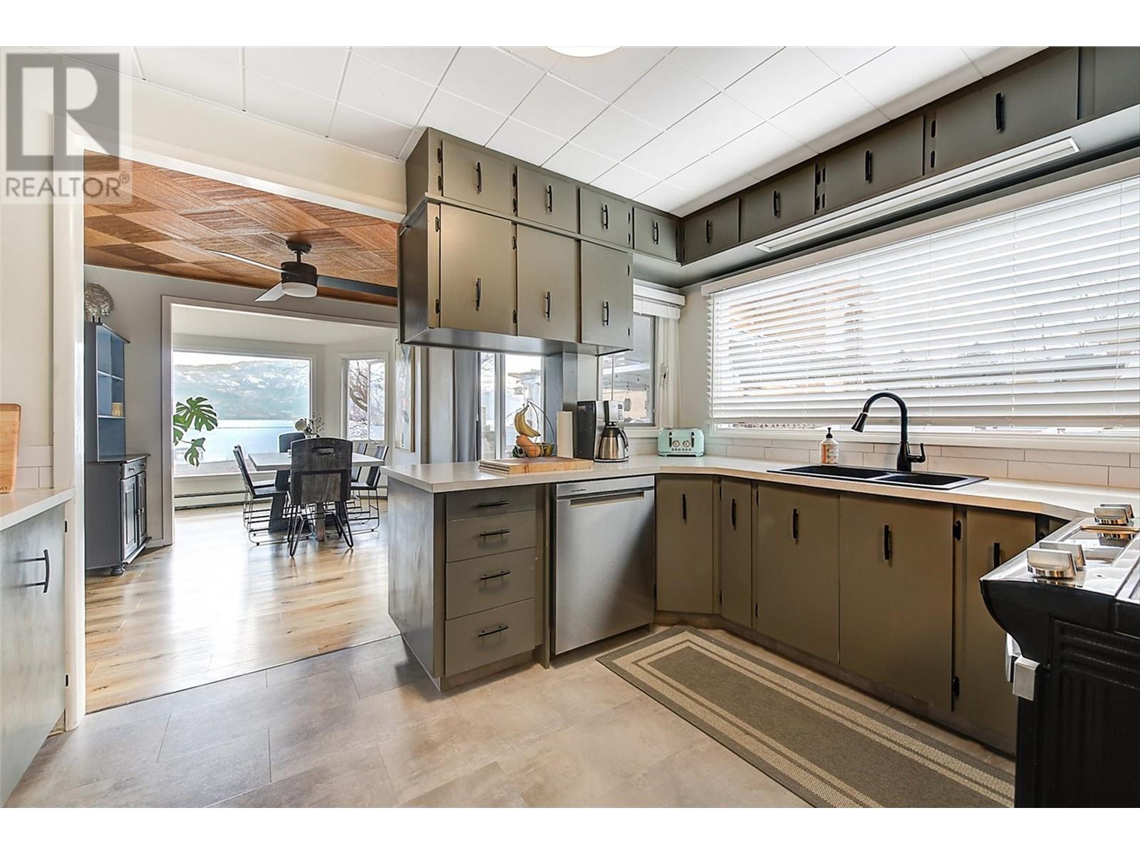 Property at 1879 Jennens Road image 3