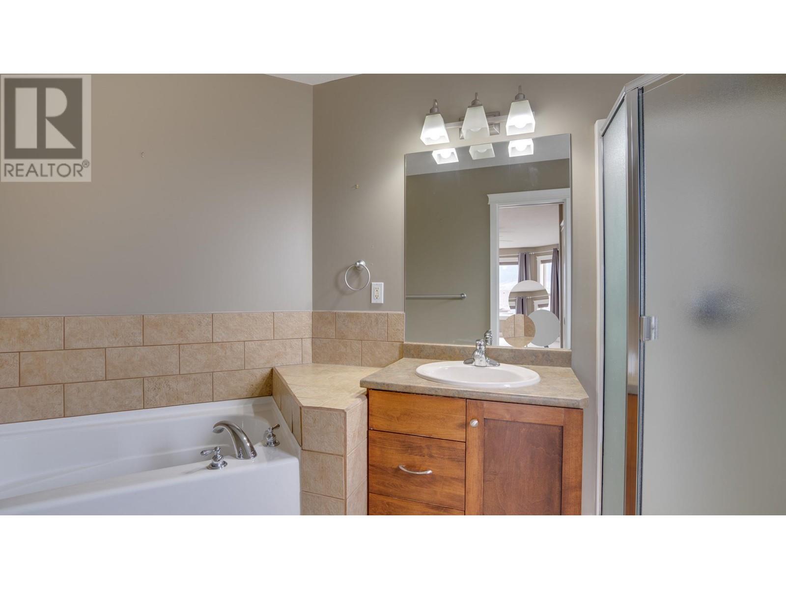 7104 Lakeridge Drive, Vernon, British Columbia  V1H 1P3 - Photo 13 - 10337418