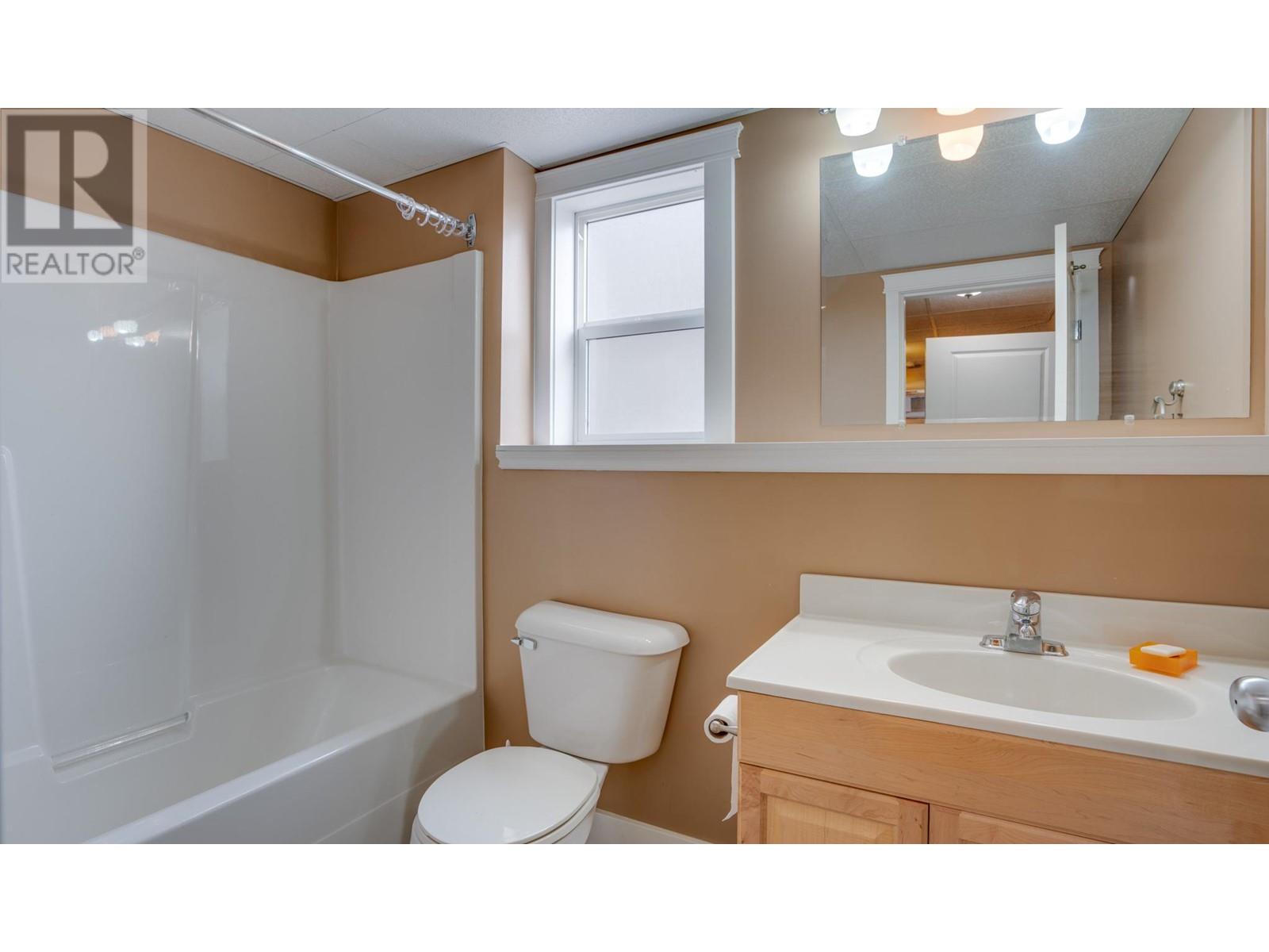 7104 Lakeridge Drive, Vernon, British Columbia  V1H 1P3 - Photo 24 - 10337418