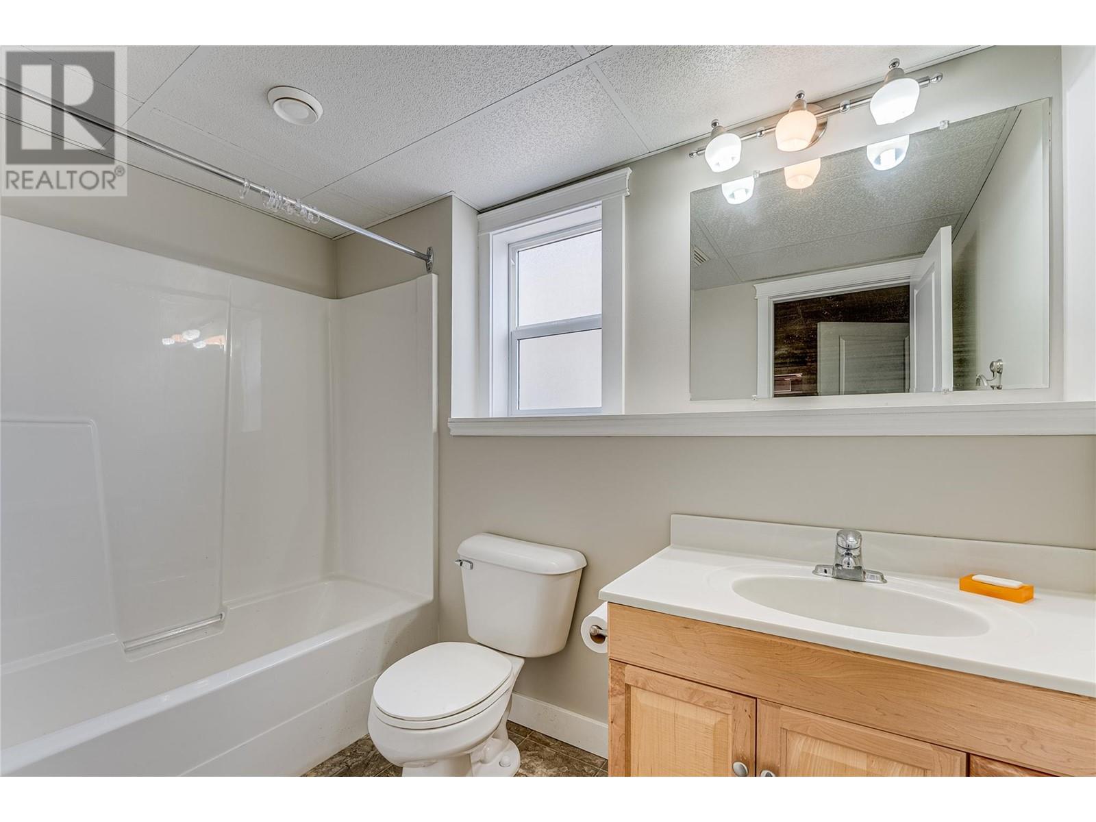7104 Lakeridge Drive, Vernon, British Columbia  V1H 1P3 - Photo 29 - 10337418