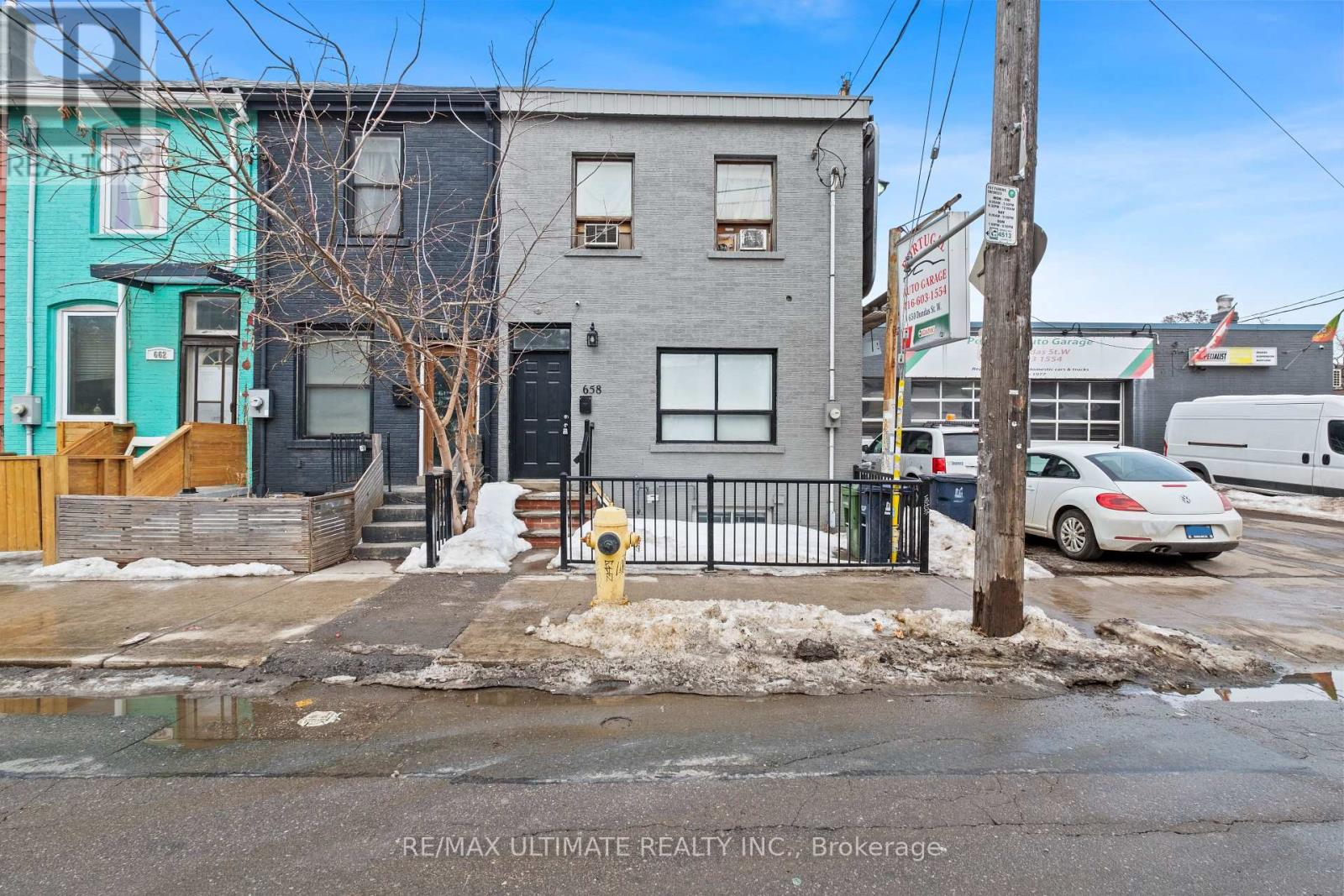 Property at 658 DUNDAS STREET W image 1