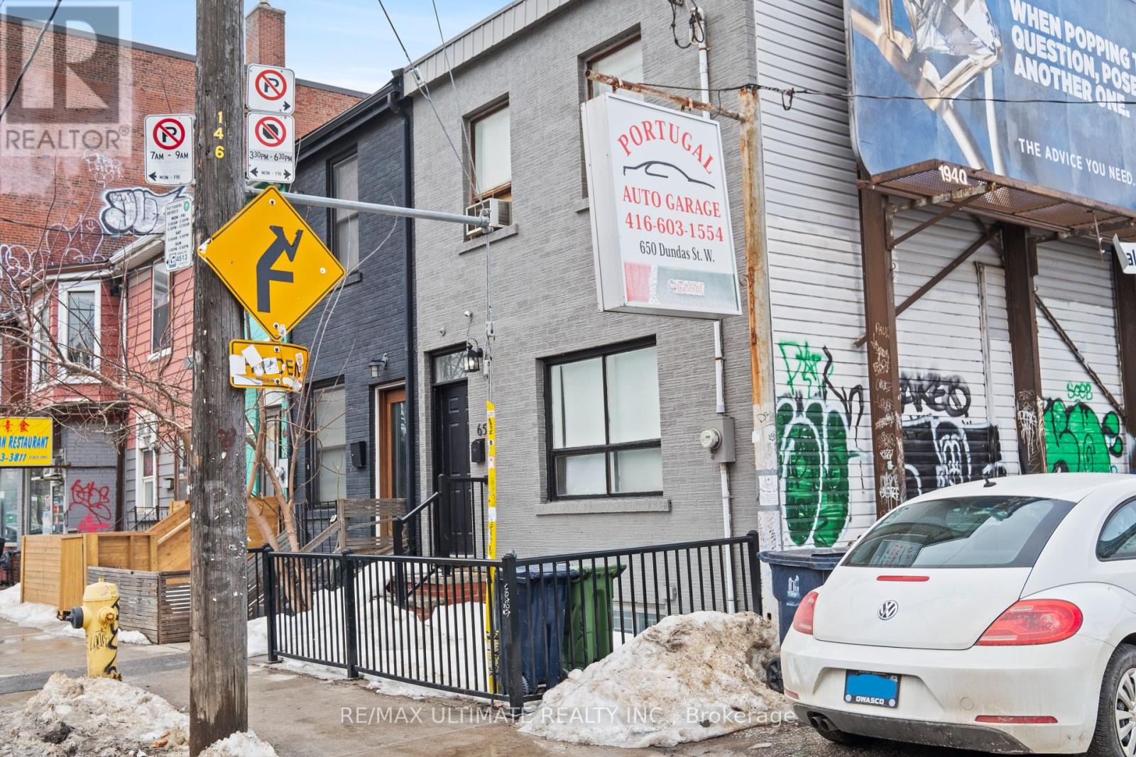 Property at 658 DUNDAS STREET W image 2