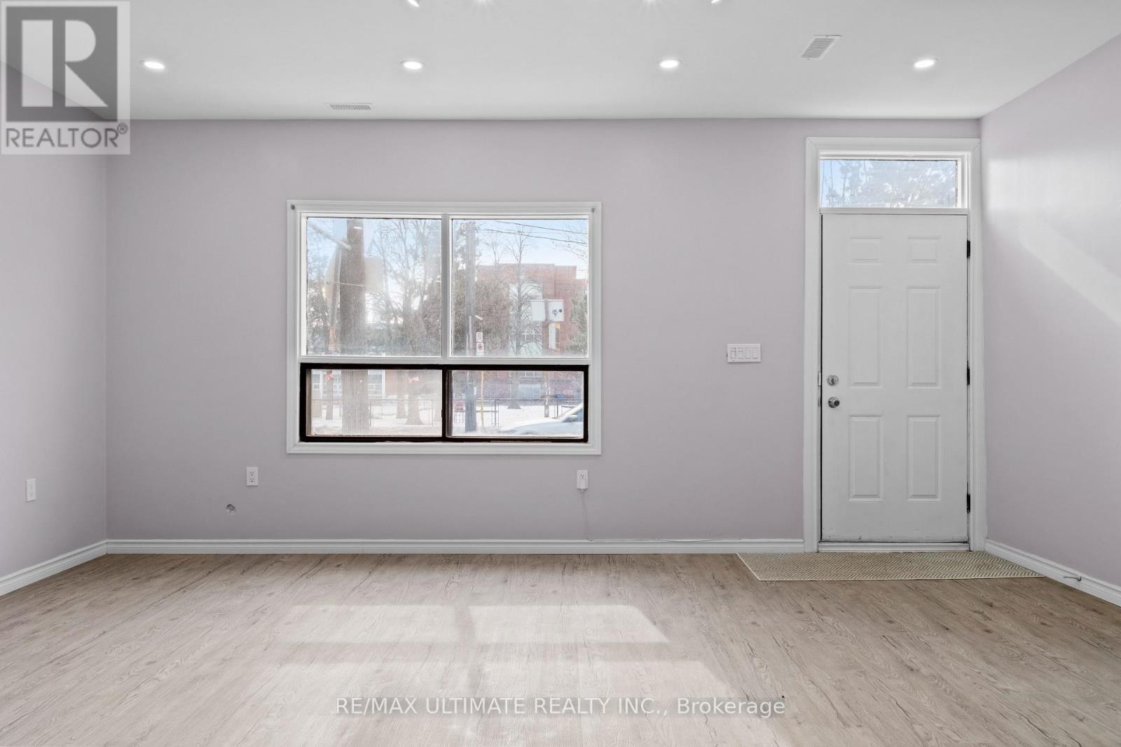 Property at 658 DUNDAS STREET W image 5