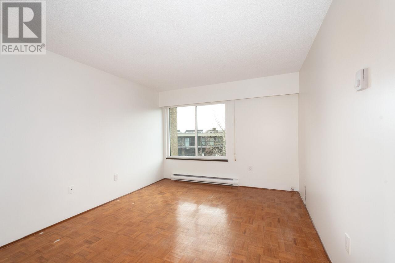 Listing Picture 23 of 40 : 302 2355 TRINITY STREET, Vancouver / 溫哥華 - 魯藝地產 Yvonne Lu Group - MLS Medallion Club Member