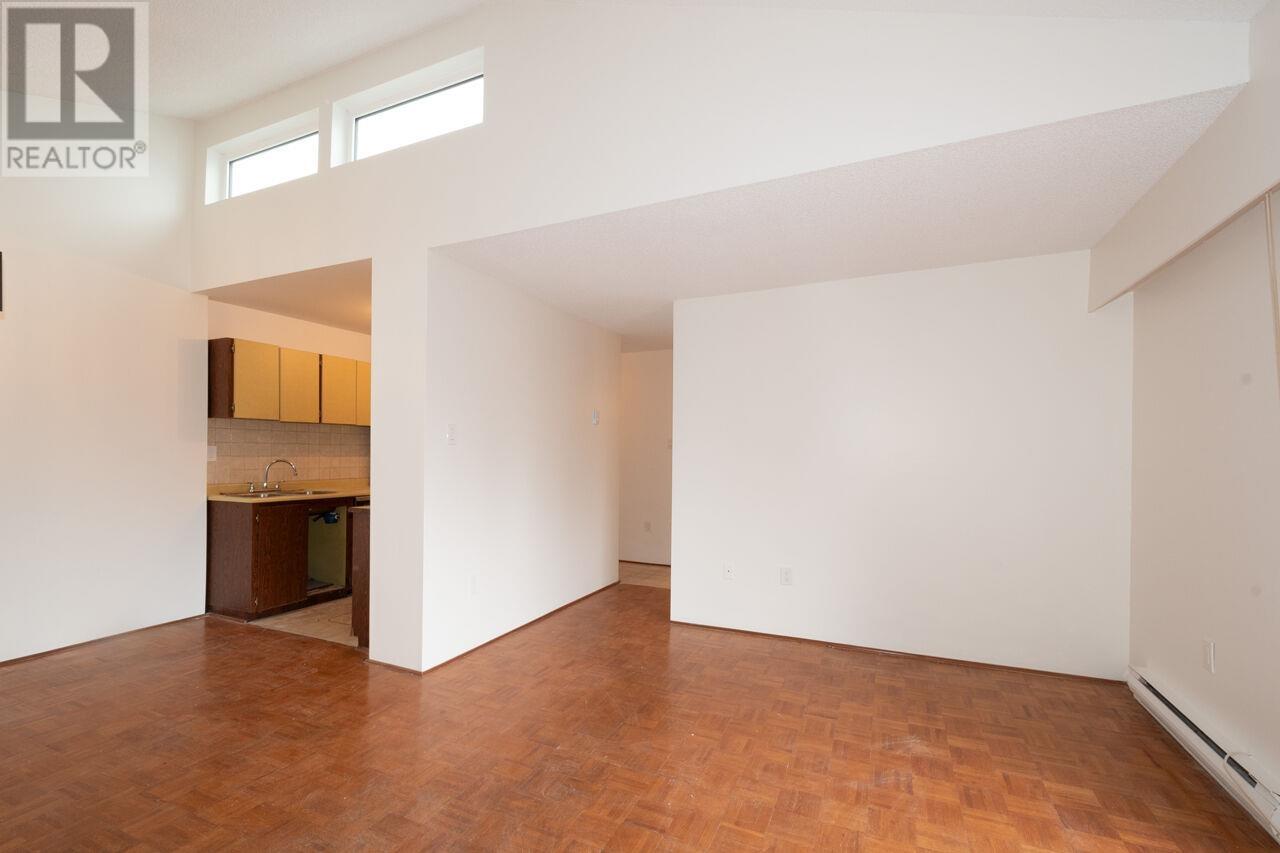 Listing Picture 18 of 40 : 302 2355 TRINITY STREET, Vancouver / 溫哥華 - 魯藝地產 Yvonne Lu Group - MLS Medallion Club Member