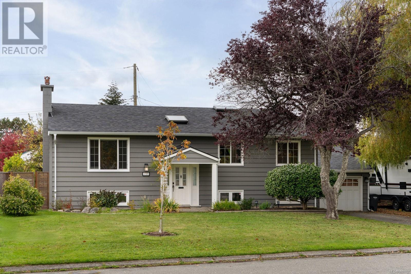 Property at 1719 Carnegie Cres image 1