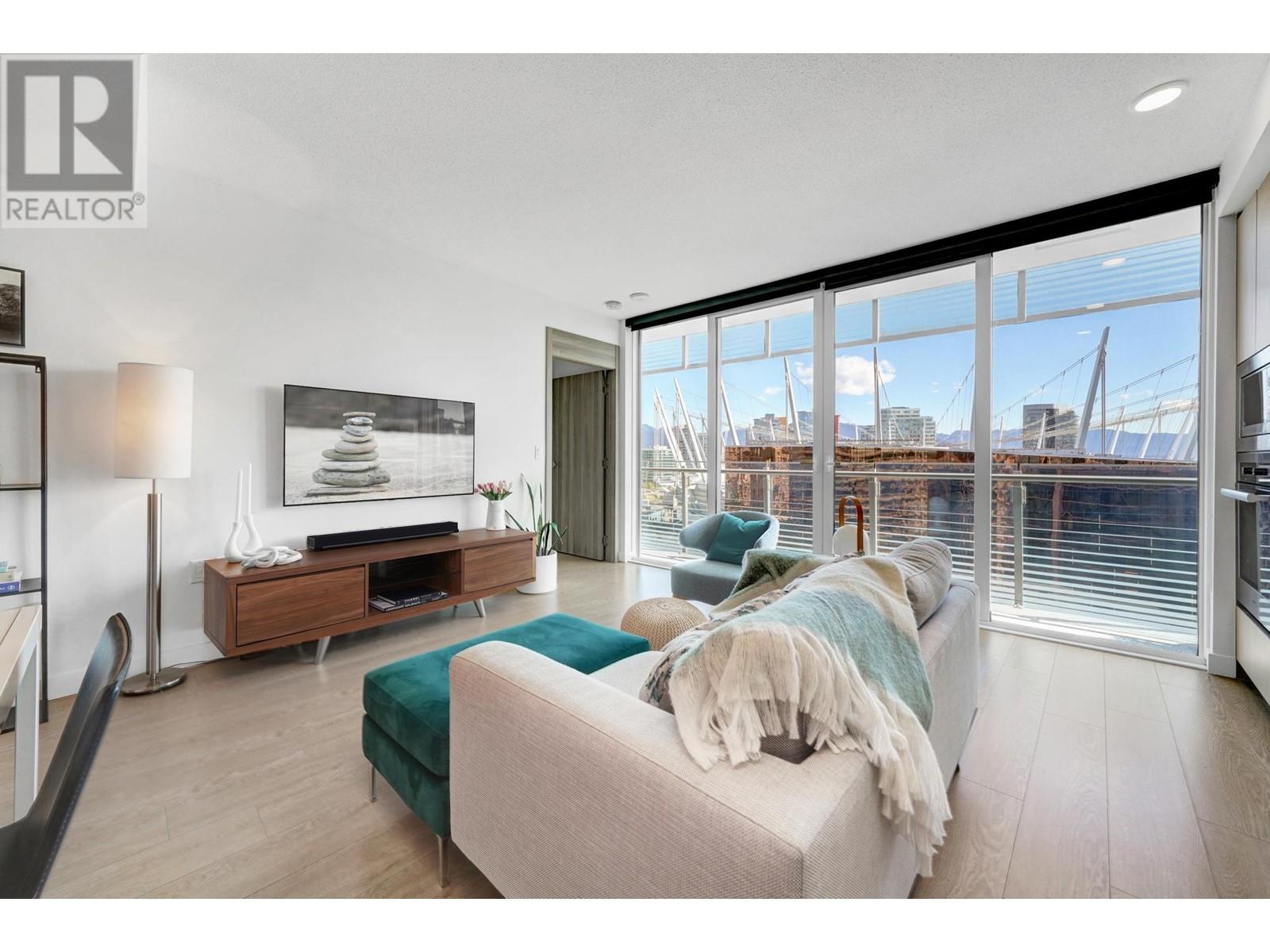 2006 89 NELSON STREET, vancouver, British Columbia