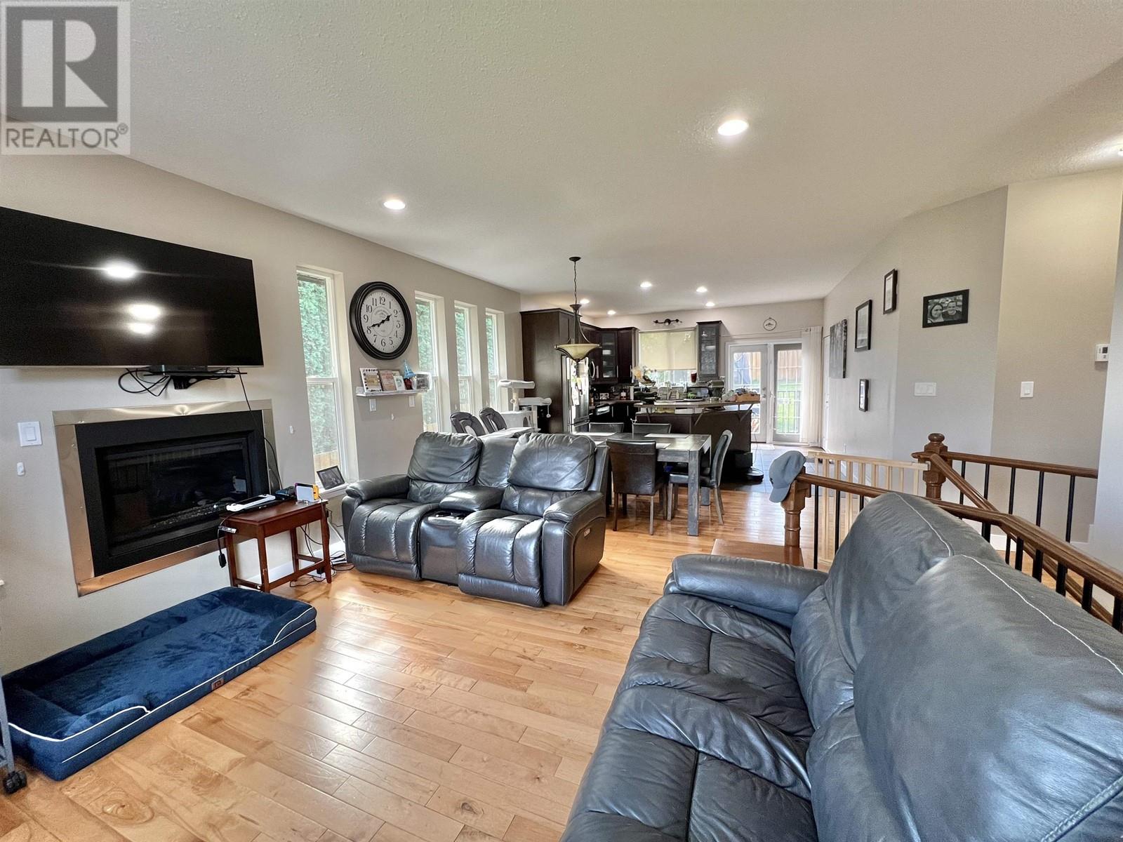 Property at 831 FUNN STREET image 3