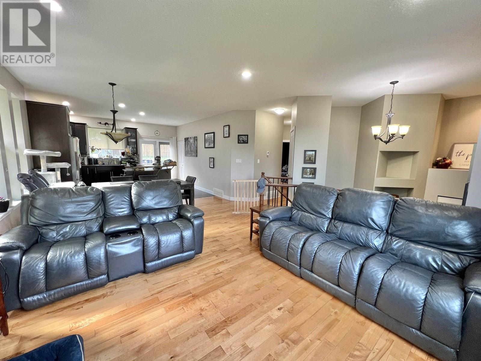Property at 831 FUNN STREET image 4