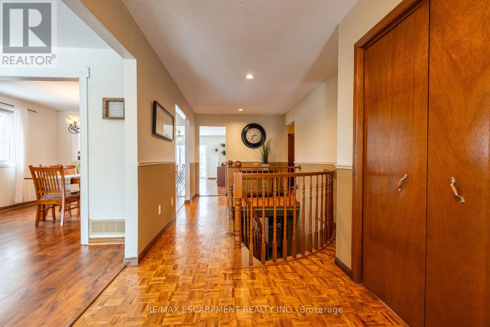 Property at 687 PENNY LANE image 3