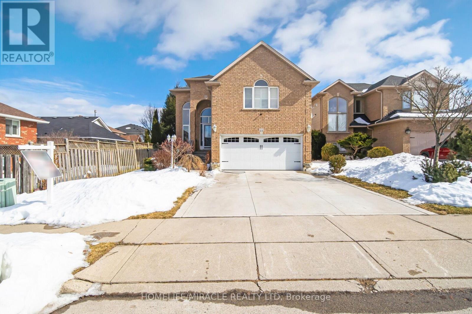 Property at 11 REDTAIL CRESCENT image 1