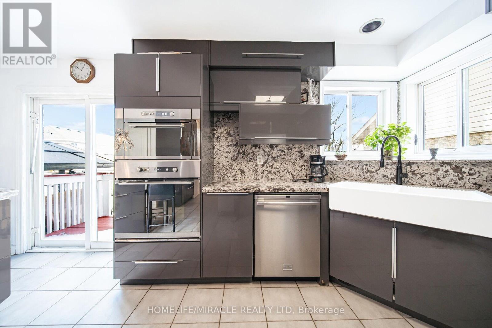 11 Redtail Crescent, Hamilton, Ontario  L9B 2R6 - Photo 25 - X12000412
