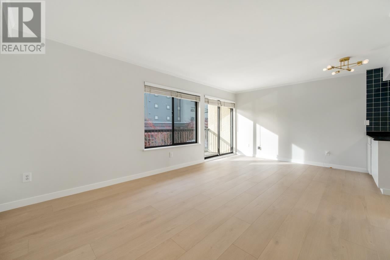 Listing Picture 8 of 19 : 206 1215 PACIFIC STREET, Vancouver / 溫哥華 - 魯藝地產 Yvonne Lu Group - MLS Medallion Club Member