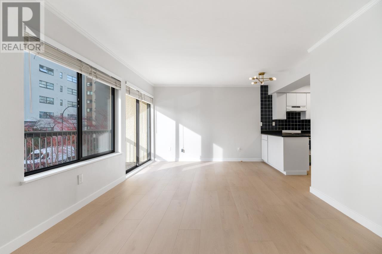 Listing Picture 6 of 19 : 206 1215 PACIFIC STREET, Vancouver / 溫哥華 - 魯藝地產 Yvonne Lu Group - MLS Medallion Club Member