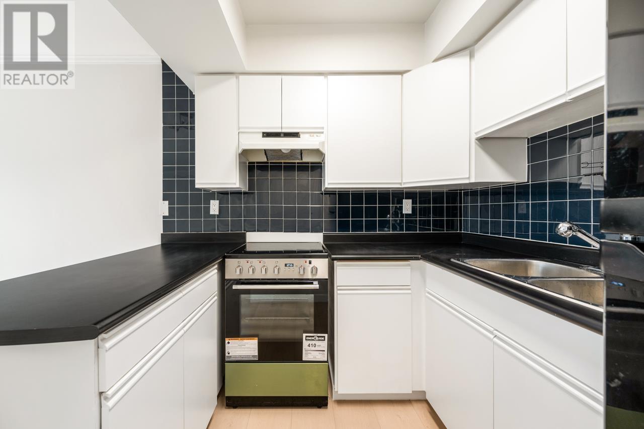 Listing Picture 10 of 19 : 206 1215 PACIFIC STREET, Vancouver / 溫哥華 - 魯藝地產 Yvonne Lu Group - MLS Medallion Club Member