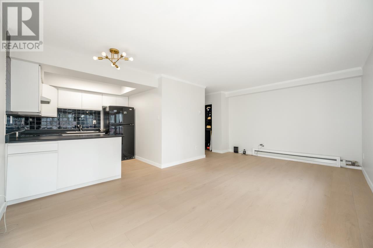 Listing Picture 12 of 19 : 206 1215 PACIFIC STREET, Vancouver / 溫哥華 - 魯藝地產 Yvonne Lu Group - MLS Medallion Club Member