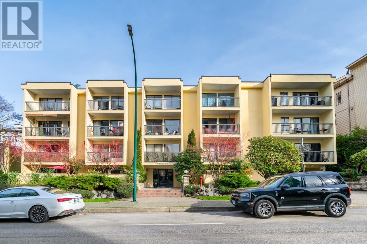 Listing Picture 3 of 19 : 206 1215 PACIFIC STREET, Vancouver / 溫哥華 - 魯藝地產 Yvonne Lu Group - MLS Medallion Club Member