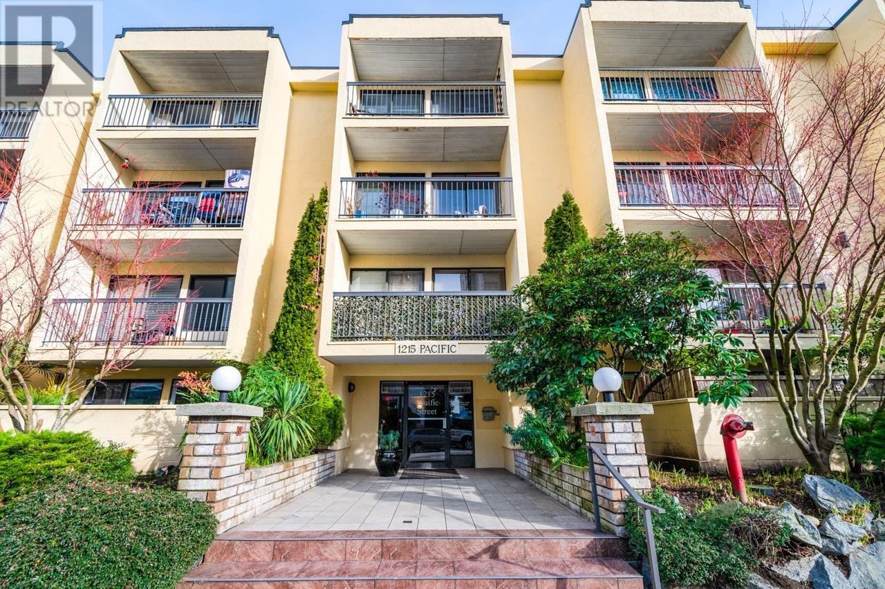 Listing Picture 2 of 19 : 206 1215 PACIFIC STREET, Vancouver / 溫哥華 - 魯藝地產 Yvonne Lu Group - MLS Medallion Club Member