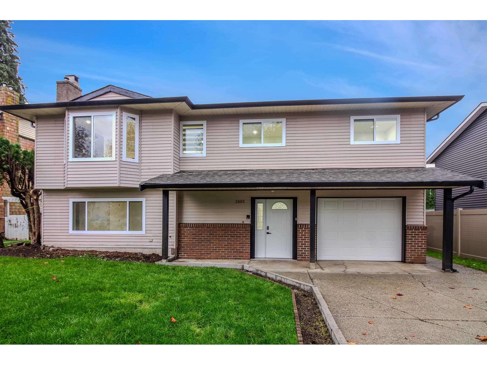 Property at 3665 PERTH STREET image 1