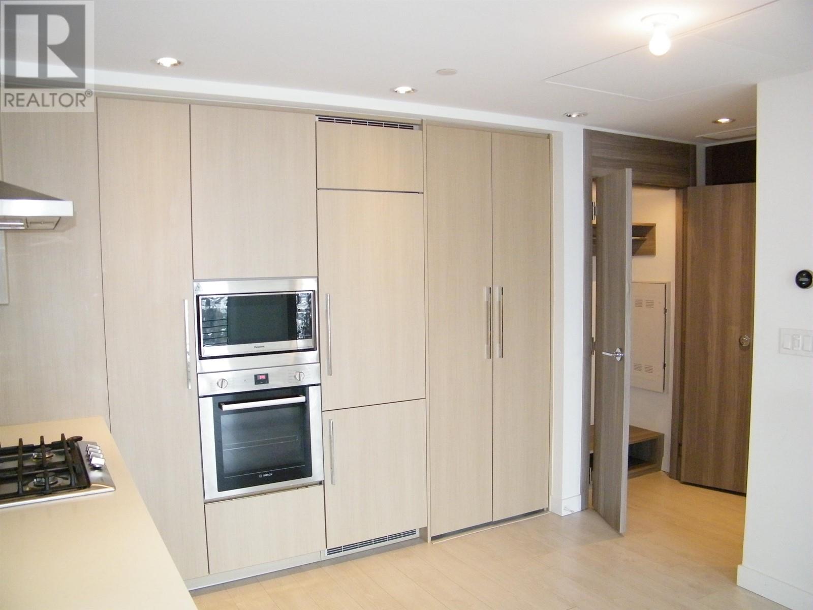 Listing Picture 3 of 24 : 3805 4720 LOUGHEED HIGHWAY, Burnaby / 本拿比 - 魯藝地產 Yvonne Lu Group - MLS Medallion Club Member