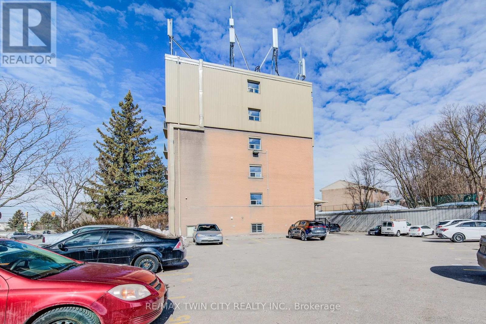 Property at 202 - 283 FAIRWAY ROAD N image 2