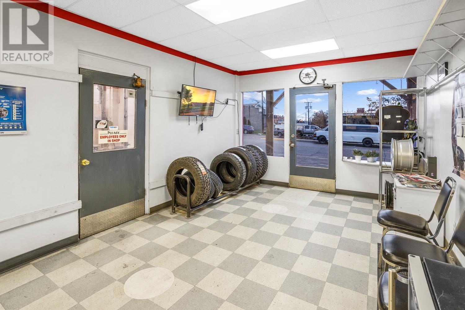 918 Pine Street, Creston, British Columbia  V0B 1G0 - Photo 13 - 10337145