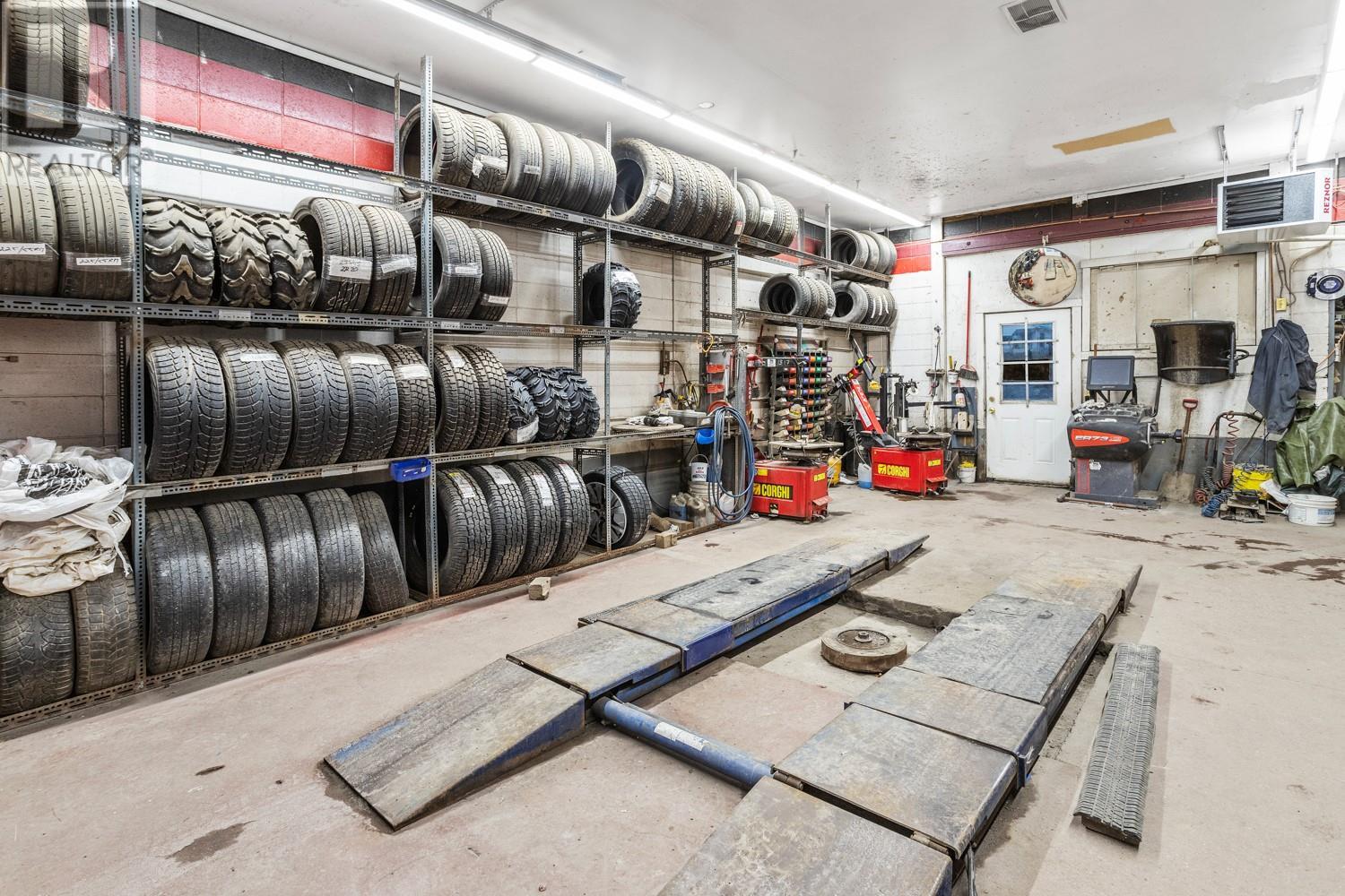 918 Pine Street, Creston, British Columbia  V0B 1G0 - Photo 5 - 10337145