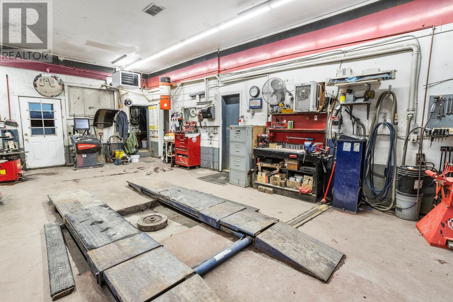 918 Pine Street, Creston, British Columbia  V0B 1G0 - Photo 6 - 10337145