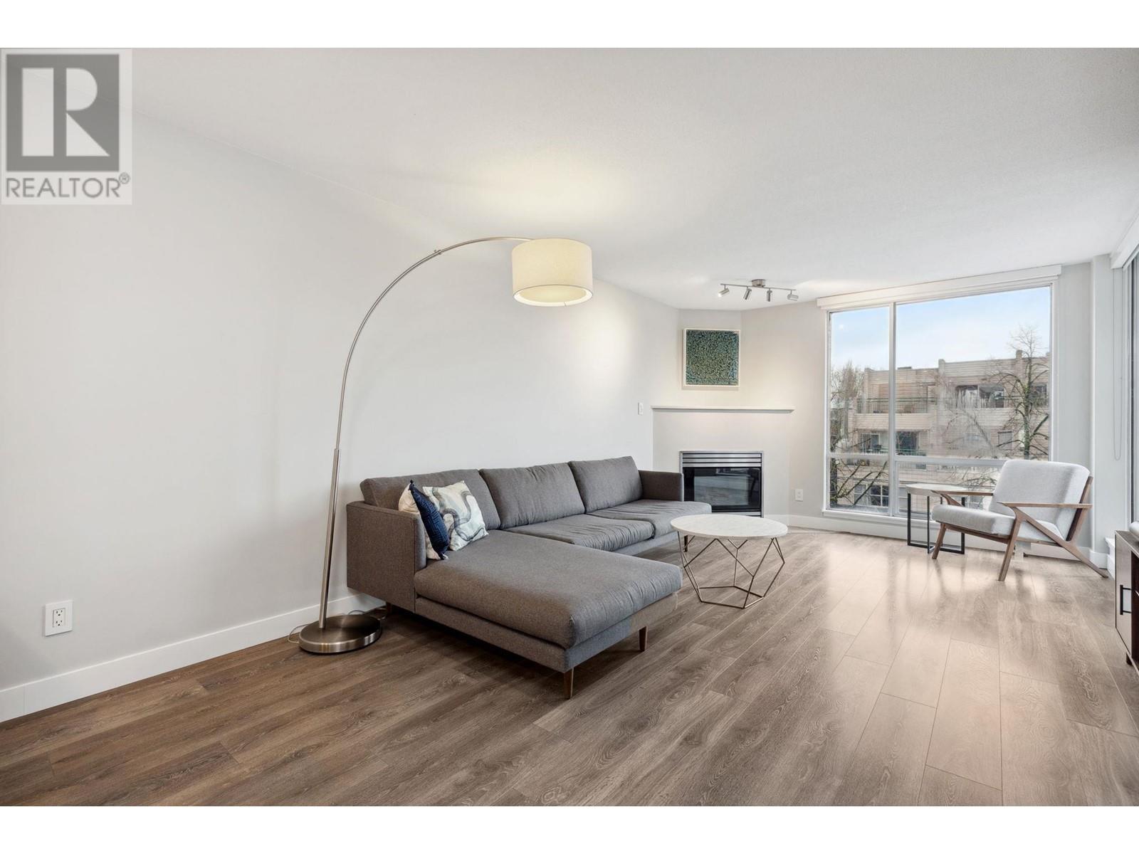 Listing Picture 10 of 22 : 319 2255 W 4TH AVENUE, Vancouver / 溫哥華 - 魯藝地產 Yvonne Lu Group - MLS Medallion Club Member