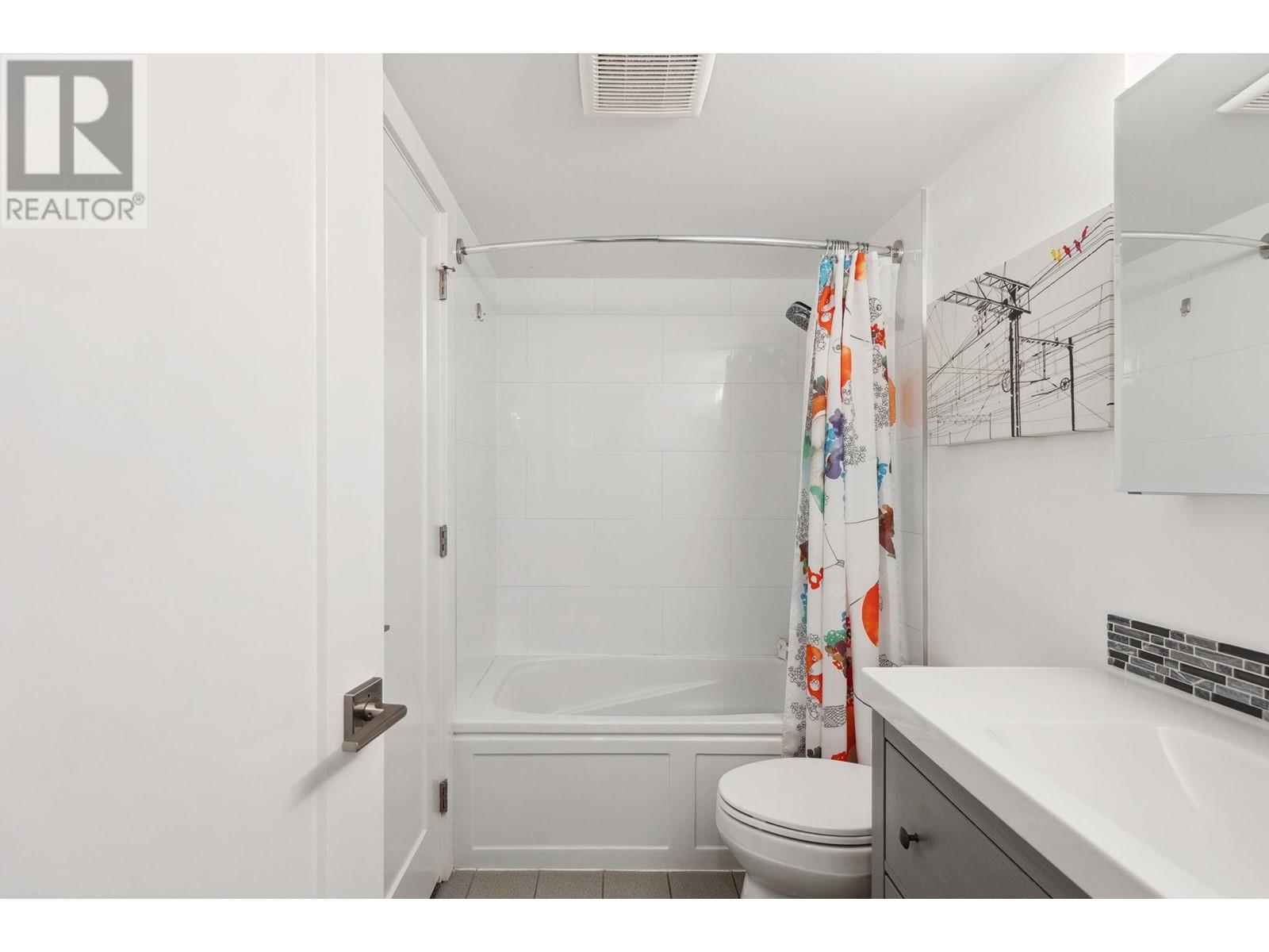 Listing Picture 14 of 22 : 319 2255 W 4TH AVENUE, Vancouver / 溫哥華 - 魯藝地產 Yvonne Lu Group - MLS Medallion Club Member