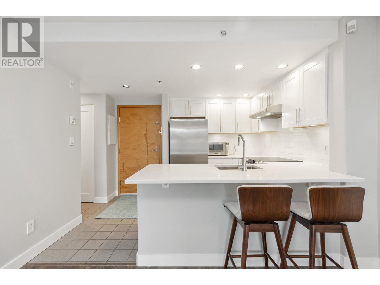 Listing Picture 3 of 22 : 319 2255 W 4TH AVENUE, Vancouver / 溫哥華 - 魯藝地產 Yvonne Lu Group - MLS Medallion Club Member