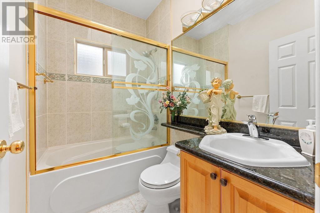 Listing Picture 11 of 32 : 1236 E 61ST AVENUE, Vancouver / 溫哥華 - 魯藝地產 Yvonne Lu Group - MLS Medallion Club Member