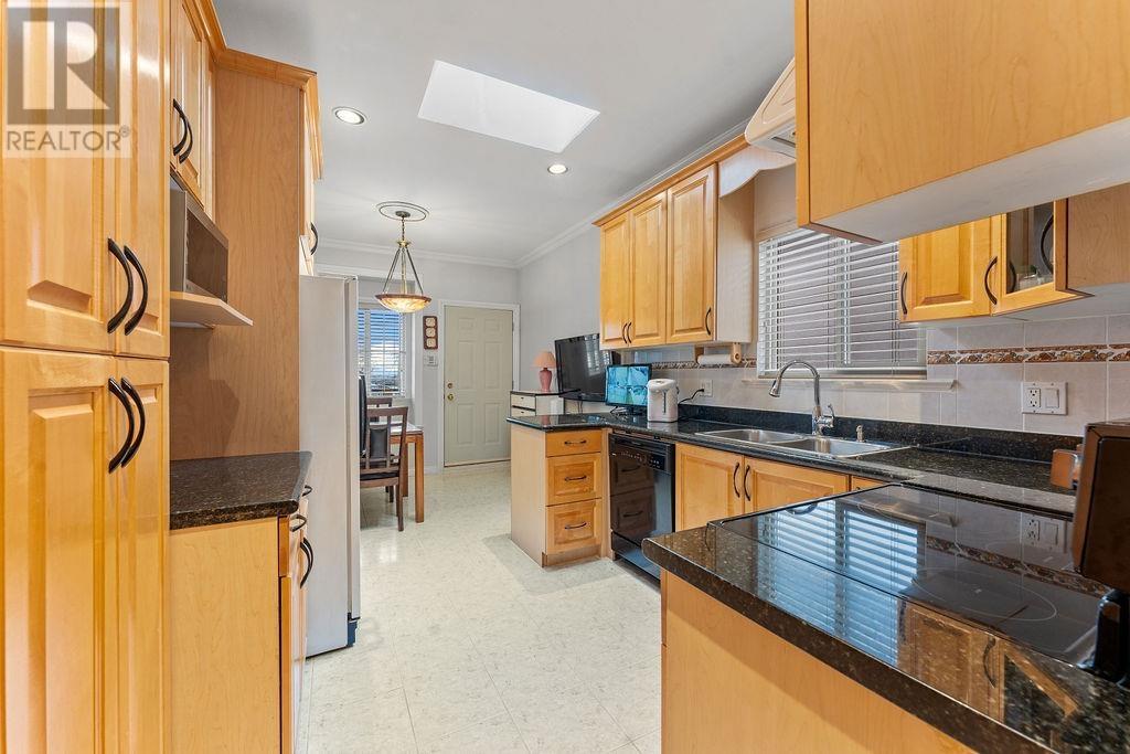 Listing Picture 16 of 32 : 1236 E 61ST AVENUE, Vancouver / 溫哥華 - 魯藝地產 Yvonne Lu Group - MLS Medallion Club Member