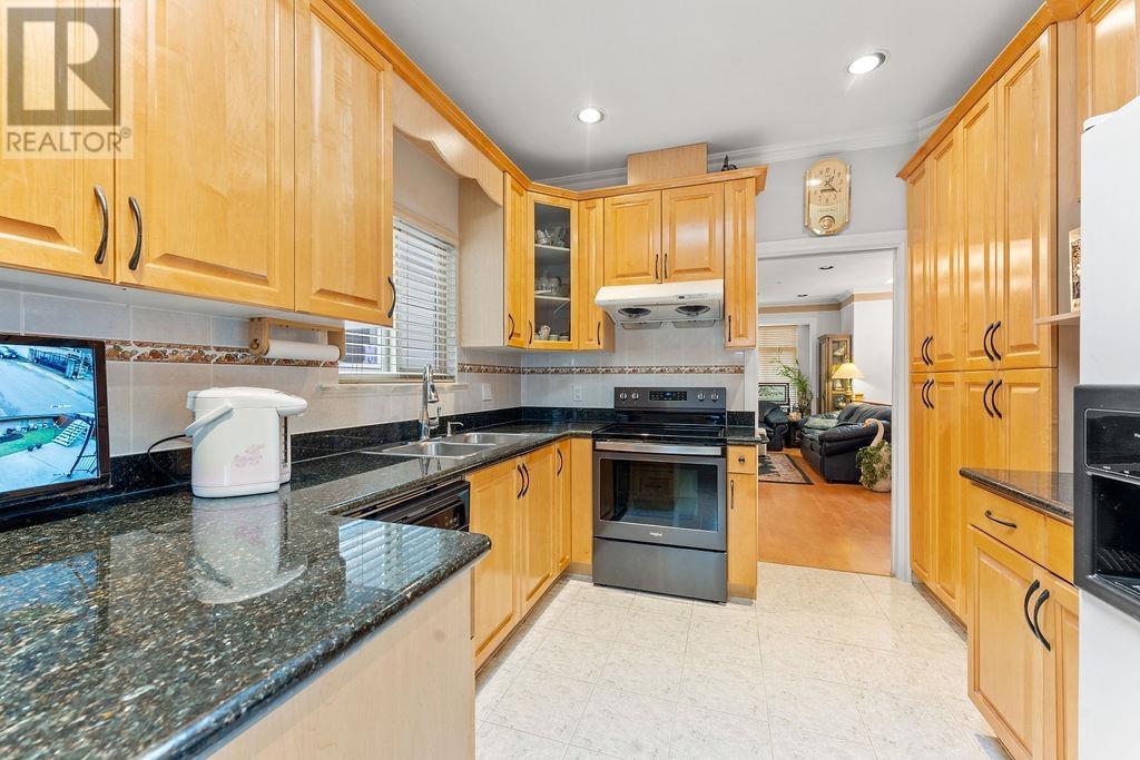 Listing Picture 18 of 32 : 1236 E 61ST AVENUE, Vancouver / 溫哥華 - 魯藝地產 Yvonne Lu Group - MLS Medallion Club Member