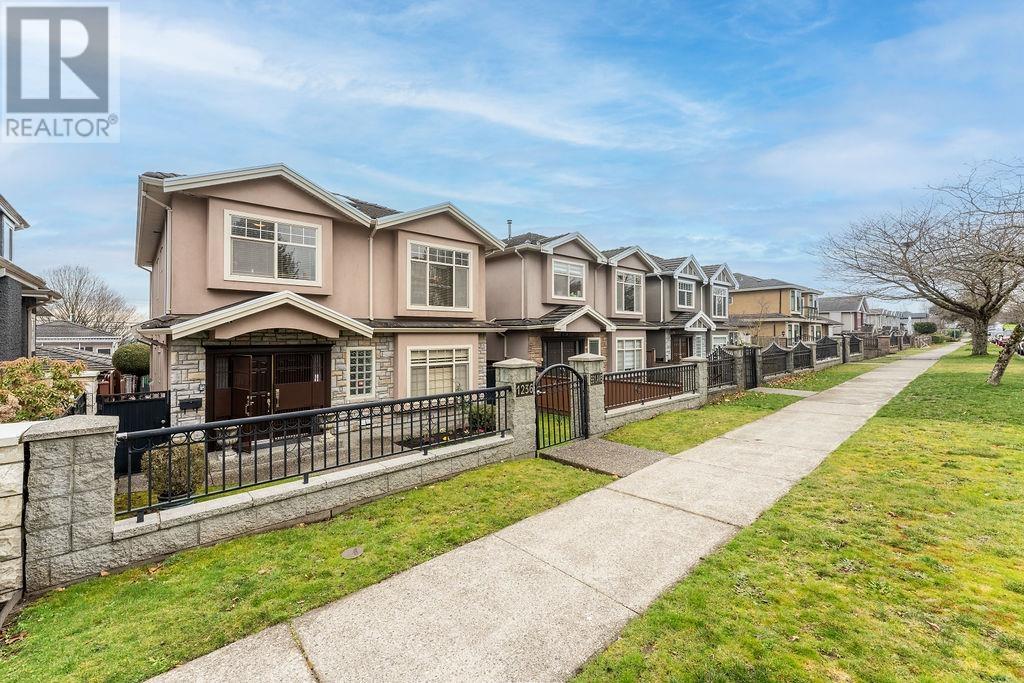 Listing Picture 3 of 32 : 1236 E 61ST AVENUE, Vancouver / 溫哥華 - 魯藝地產 Yvonne Lu Group - MLS Medallion Club Member