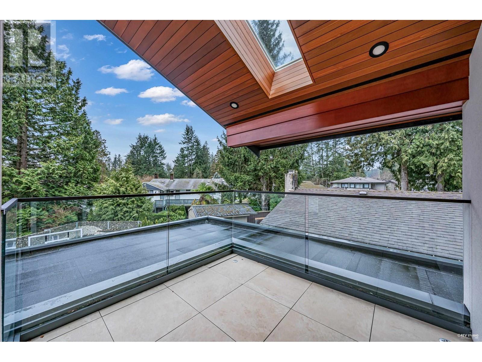 1075 Belvedere Drive, North Vancouver, British Columbia  V7R 2C6 - Photo 24 - R2973451