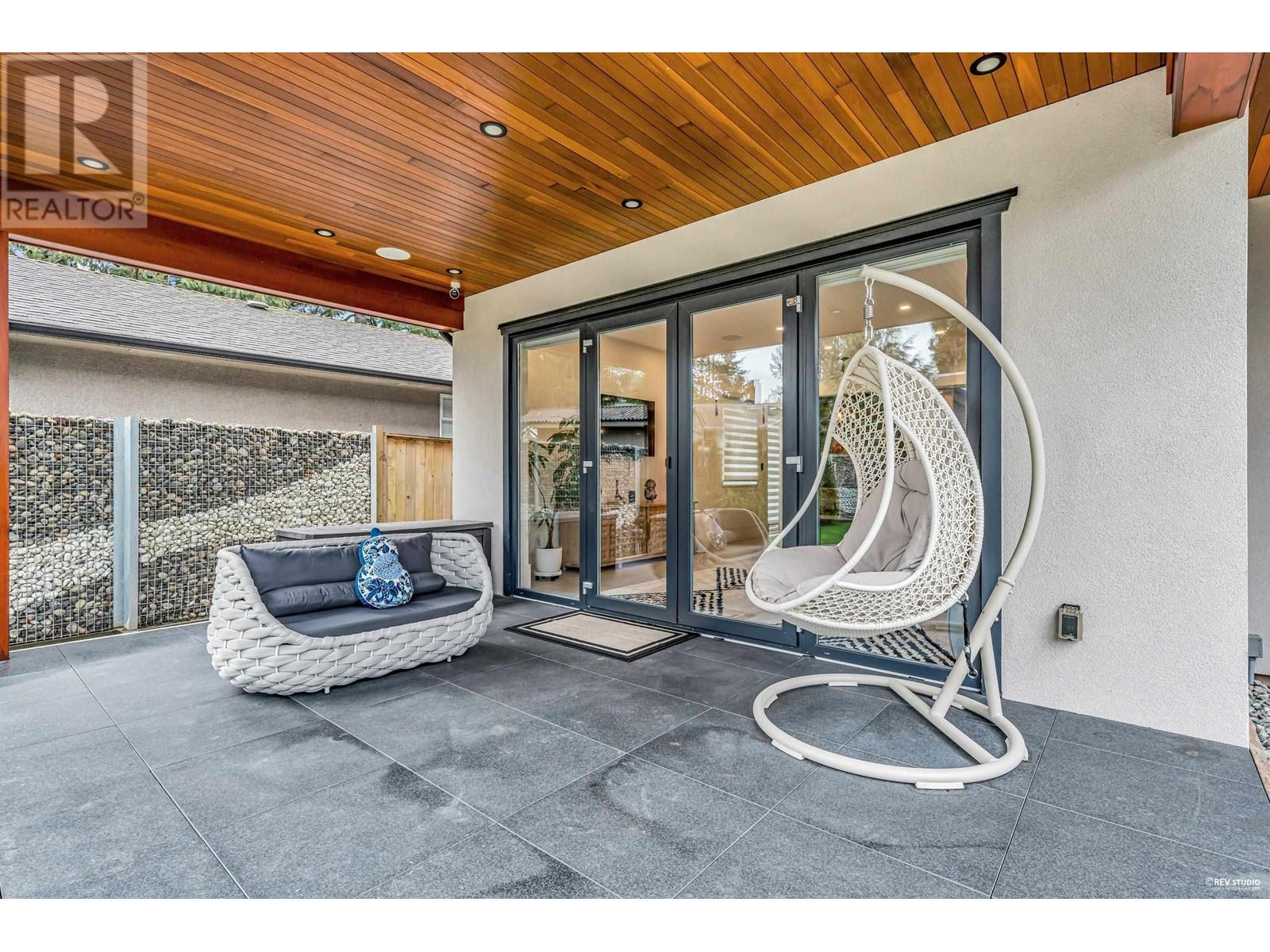 1075 Belvedere Drive, North Vancouver, British Columbia  V7R 2C6 - Photo 28 - R2973451