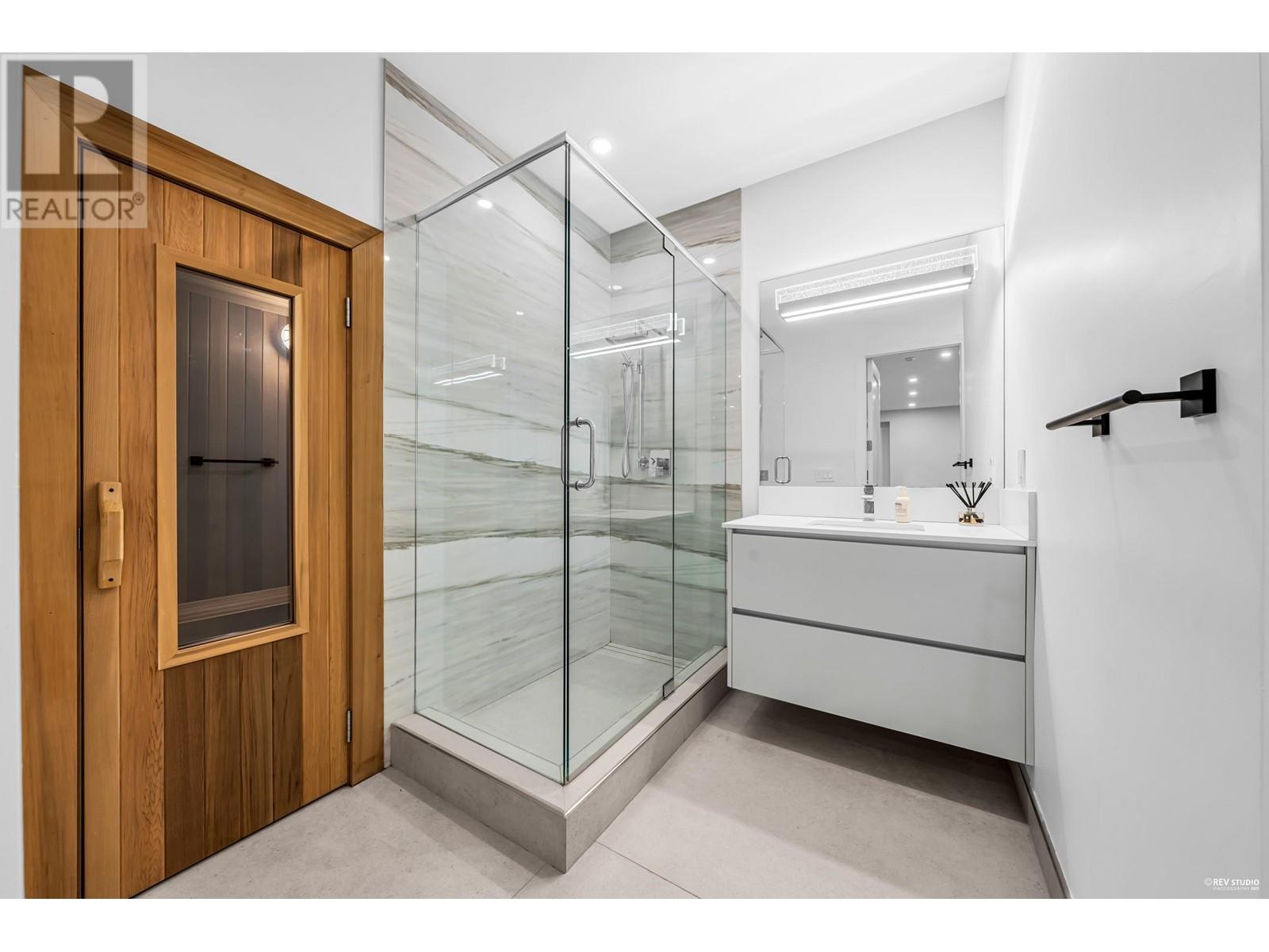 1075 Belvedere Drive, North Vancouver, British Columbia  V7R 2C6 - Photo 32 - R2973451