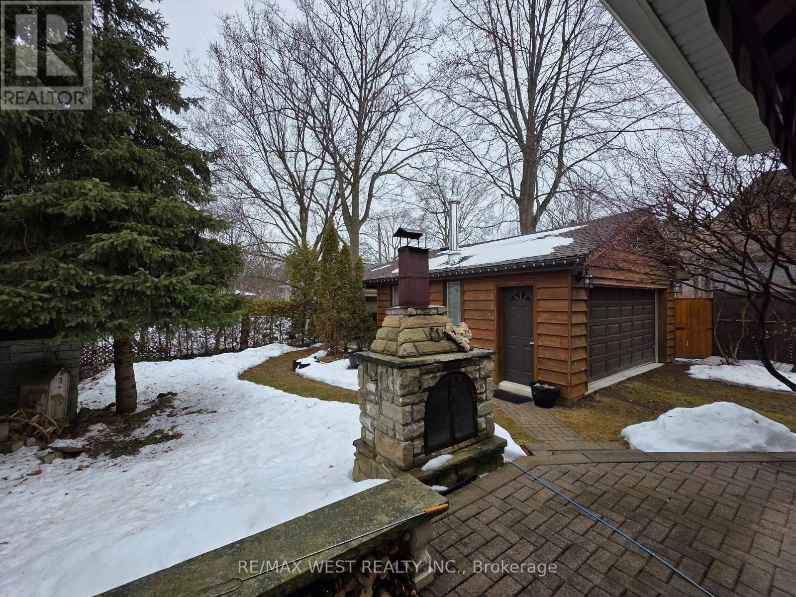 239 Angelene Street, Mississauga, Ontario  L5G 1X3 - Photo 6 - W12000578