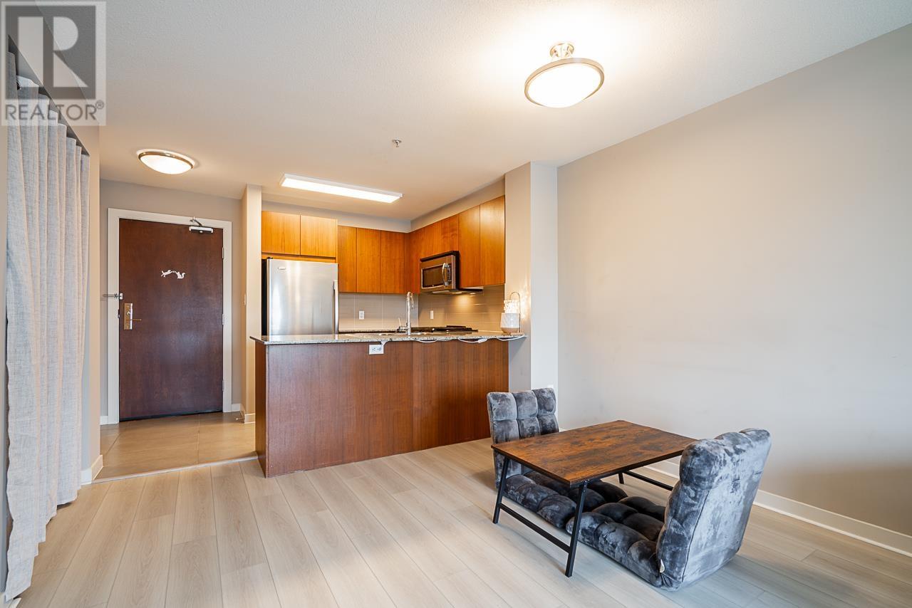 Listing Picture 11 of 30 : 305 5885 IRMIN STREET, Burnaby / 本拿比 - 魯藝地產 Yvonne Lu Group - MLS Medallion Club Member